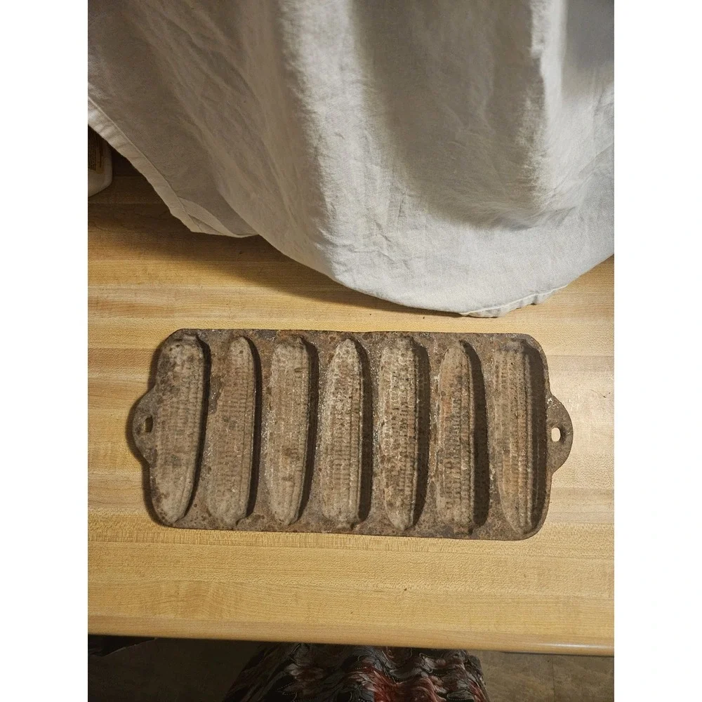 Vintage Cast Iron Corn Bread 7 Stick Pan Made In USA
